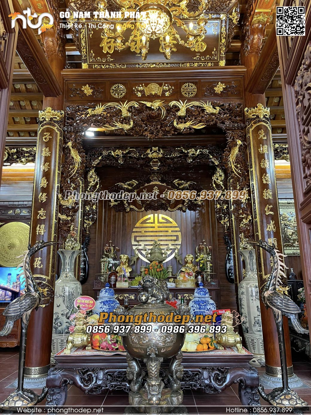 Bố trí gian thờ tổ nhà gỗ 5 gian với 2 lớp cửa võng